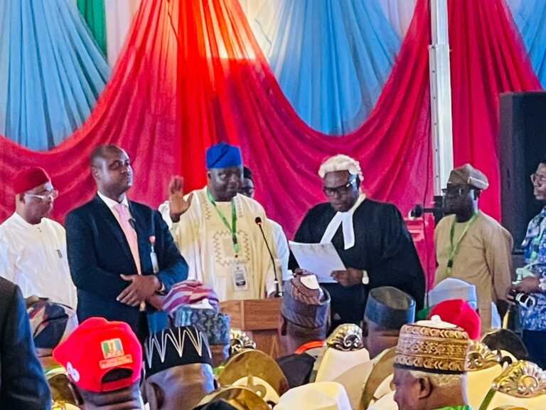 Prof.-Yilwatda-Nentawe-takes-the-oath-of-office-as-APC-substantive-National-Chairman-768x576