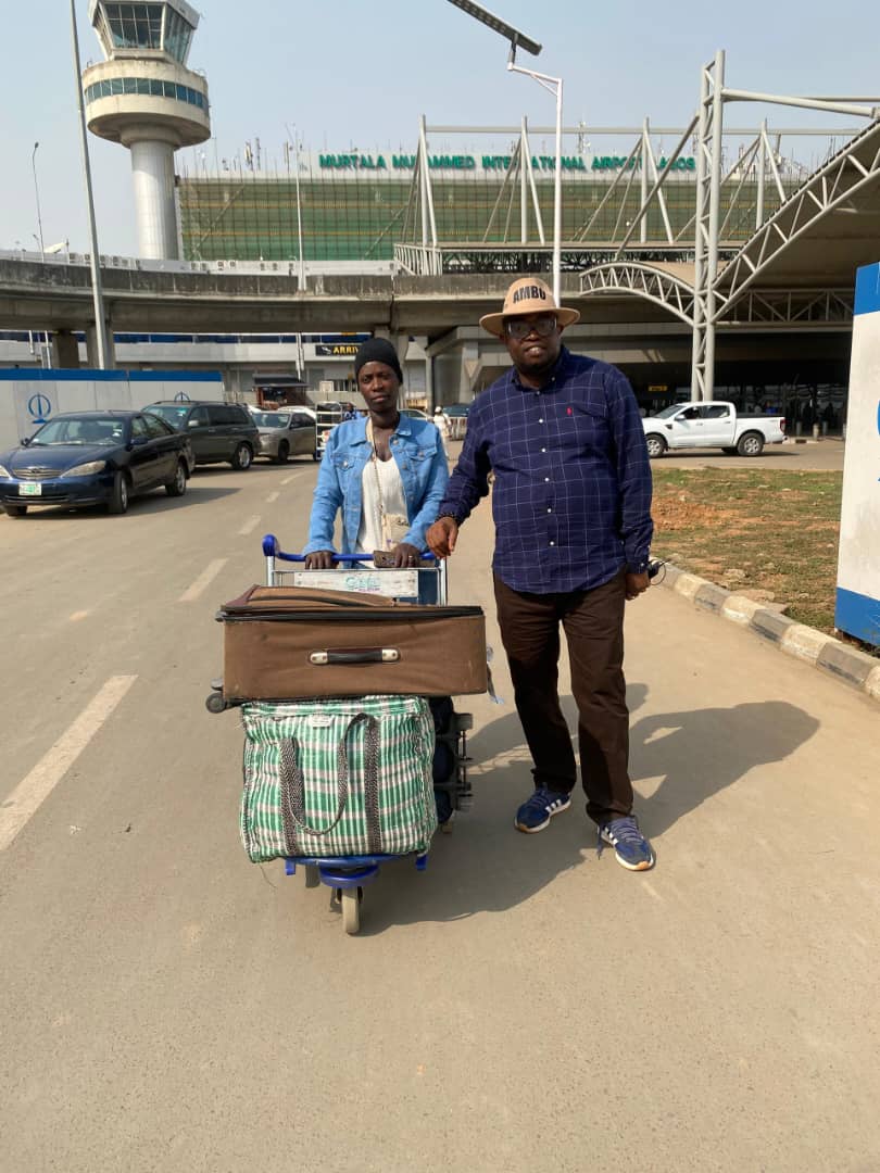 4663C88A-3873-4E0A-A53D-8540E2C47C3C