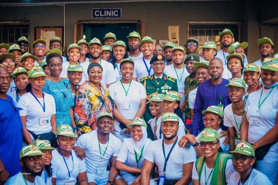 AC0D3E39-51EF-489E-B731-3AA0EE4461D3