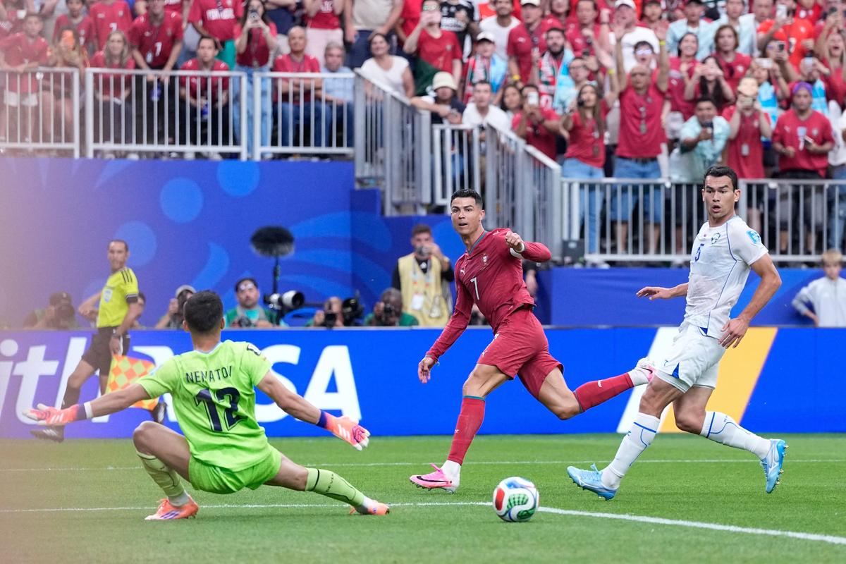 Uzbekistan_Portugal_WCup_Soccer_28178